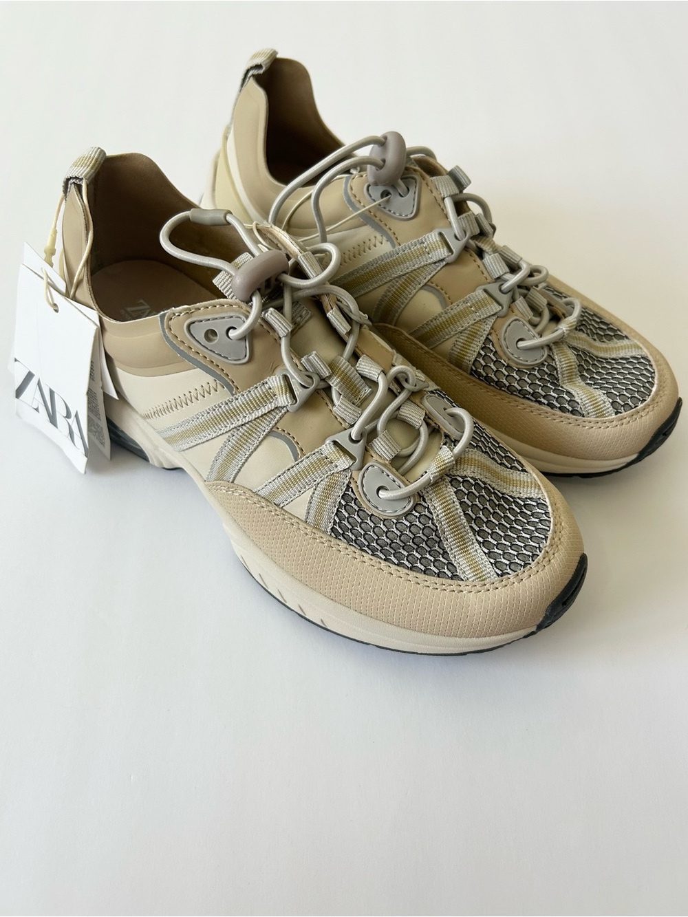Zara Kids Technical Mesh Sneakers Beige Elastic Toggle Laces Size 34